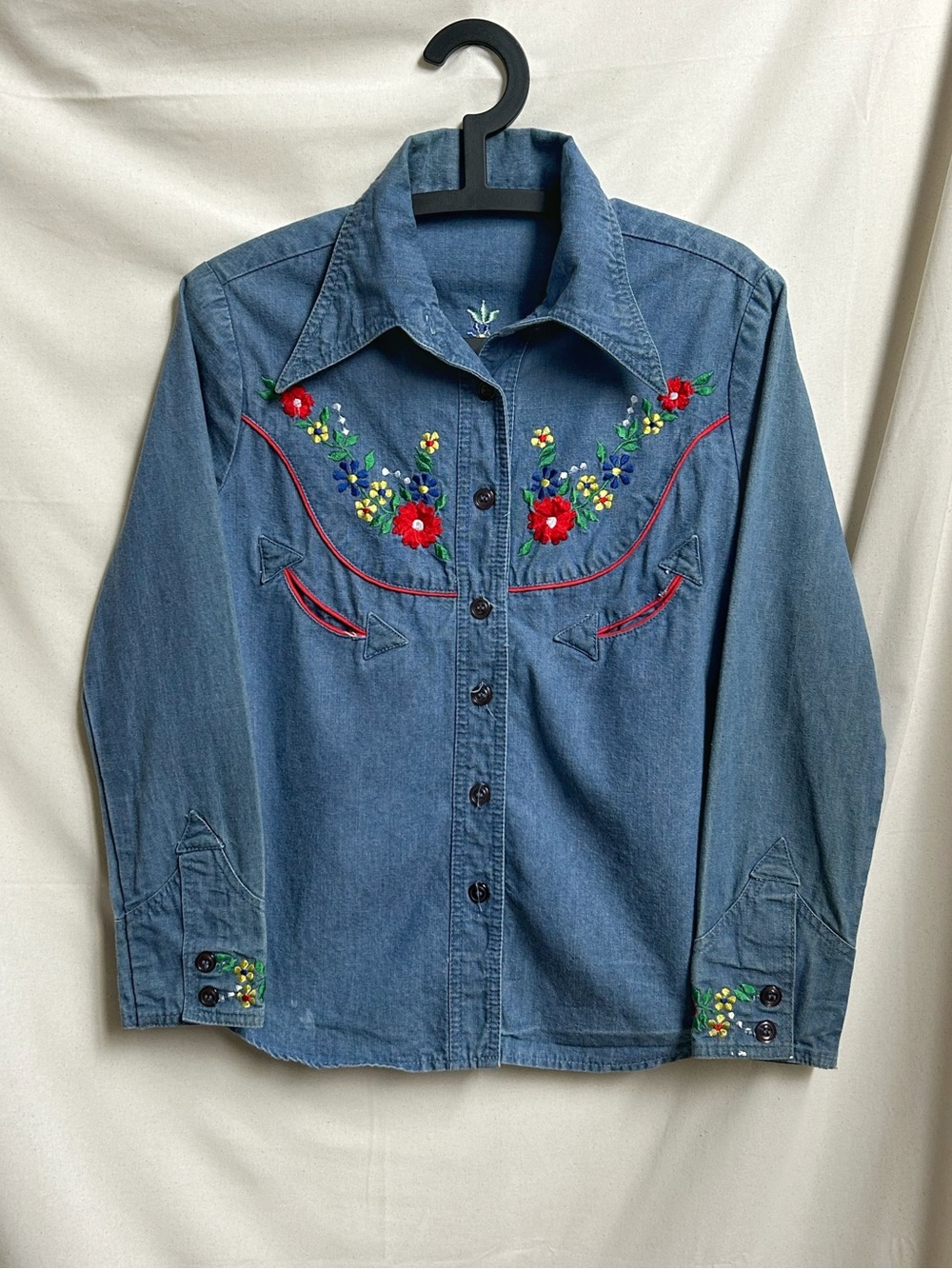 70s vintage embroidered denim shirt Pointed Dagger Collar floral western hippy.